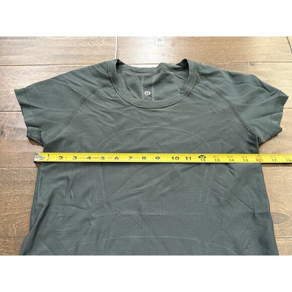 lululemon athletica Green Short Sleeve Tee - Picture 9 of 9